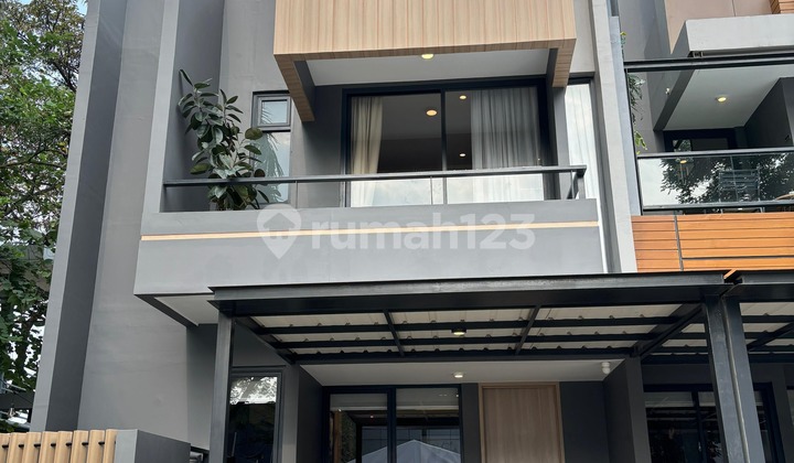 Rumah 3 Lantai Mewah dan Terlaris di Pusat BSD City Rumah 3 Lantai Mewah dan Terlaris di Pusat BSD City