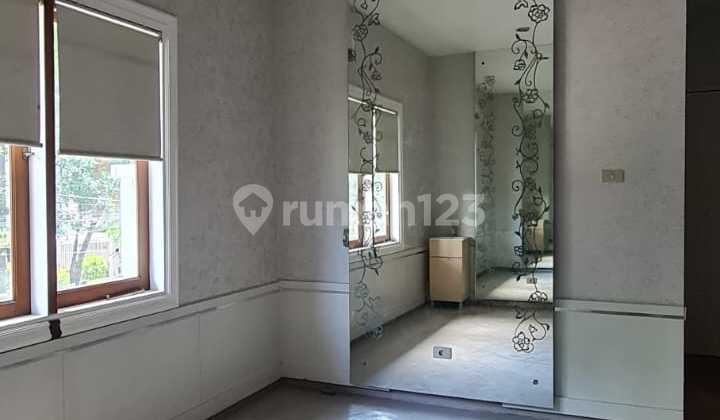 For Sale: Well-Located and Strategic Residential House in Kebayoran Baru, South Jakarta For Sale: Well-Located and Strategic Residential House in Kebayoran Baru, South Jakarta