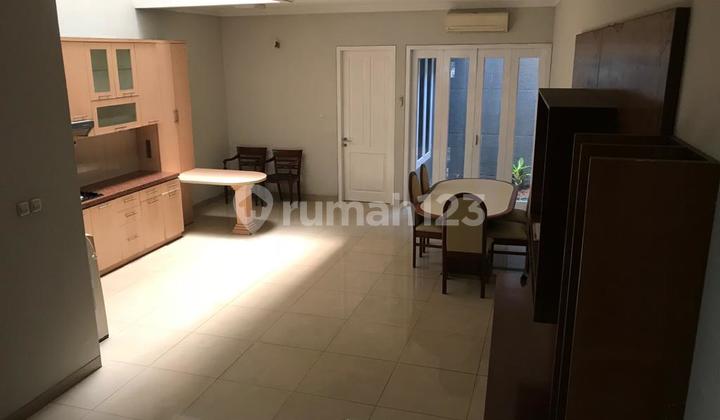 Disewa Rumah Siap Huni Lokasi Strategis Di Kebayoran Baru, Jakarta Selatan