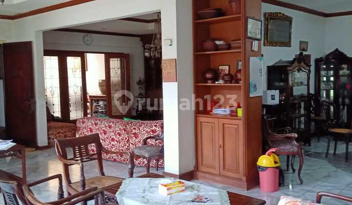 Dijual Rumah Unik Lokasi Strategis di Menteng, Jakarta Pusat