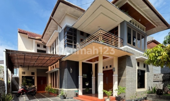 Sell Luxurious Minimalist House in North Bandung Area Sell Luxurious Minimalist House in North Bandung Area