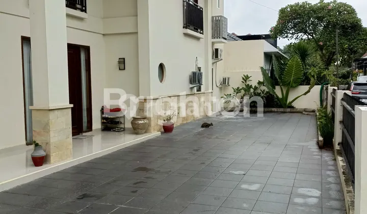 Rumah Bagus Semi Furnished Daerah Kemang Jakarta Selatan