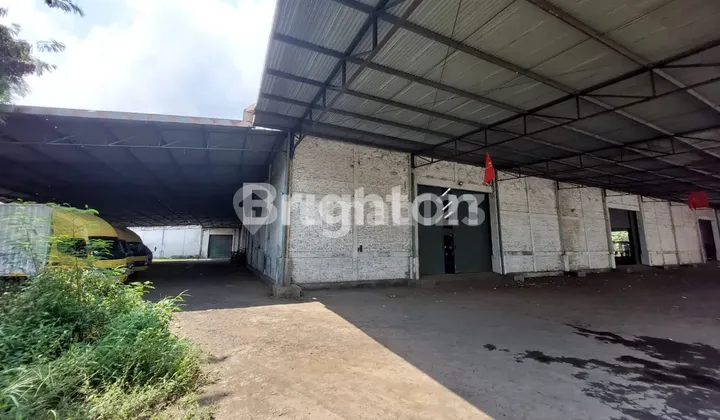 Gudang Luas Akses Kontainer Dekat Gerbang Toll Kota Malang