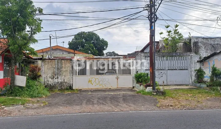 Warehouse and House Needs Renovation in Blimbing Area, Malang Warehouse and House Needs Renovation in Blimbing Area, Malang