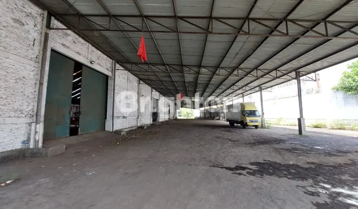 Gudang Luas Akses Kontainer Dekat Gerbang Toll Kota Malang