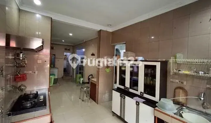 For Sale: Boarding House in Tebet, South Jakarta with a Very Strategic Location and Wide Road Access for Two Cars 2