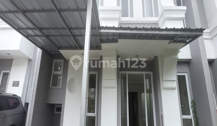 Modern Ready-to-Occupy House at The Eminent BSD City Modern Ready-to-Occupy House at The Eminent BSD City
