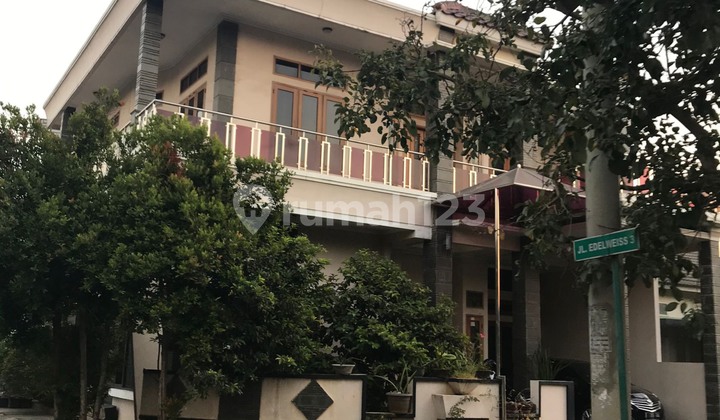 Dijual rumah Mewah di Taman Royal Cluster Edelweis 1