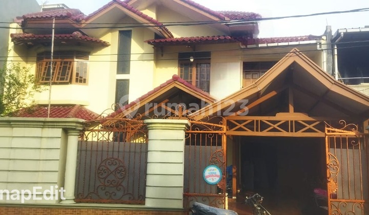 Rumah bagus 2 lantai di Jalan Tawes Pasar Minggu