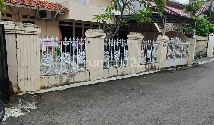 Dijual  RumahTua  hitung Tanah di Cilandak lokasi bagus 2
