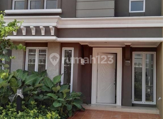 For sale, 2-story house in Karelia Paramount Gading Serpong.