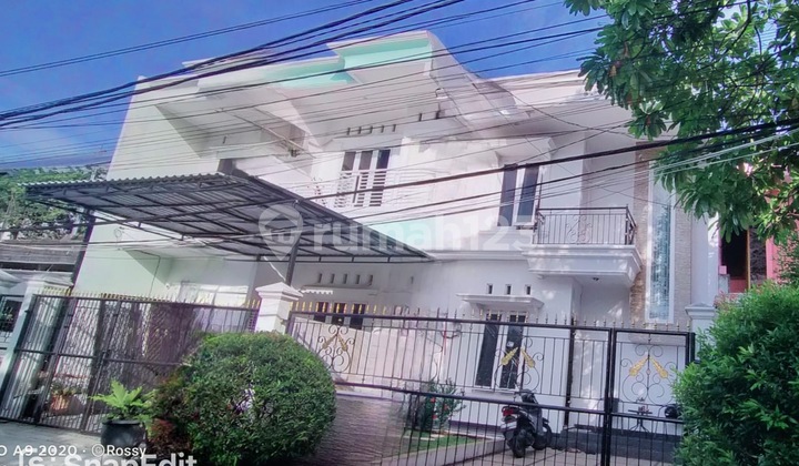 Rumah Bagus  baru di Renovasi  di Duren Sawit