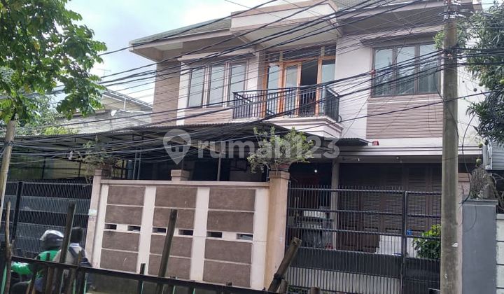 Dijual Rumah Bagus 2 Lantai di Taman Ratu Siap Huni