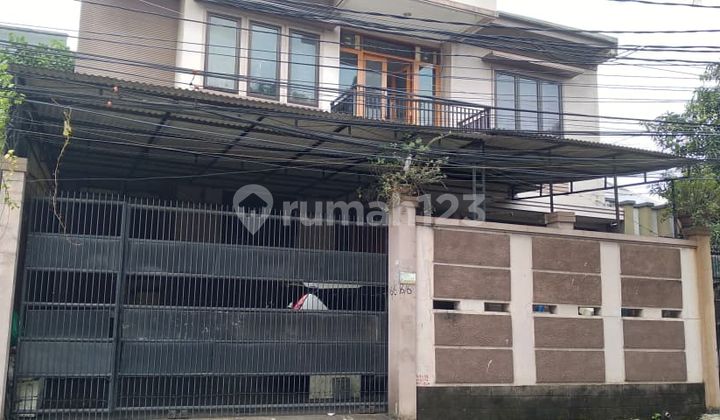Dijual Rumah Bagus 2 Lantai di Taman Ratu Siap Huni 2