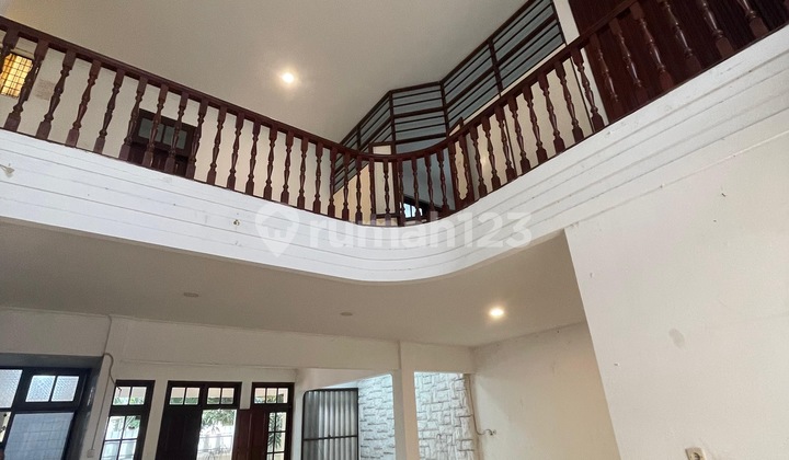 Dijual Rumah Mewah Siap Huni Berlokasi di Taman Ratu Jakbar Dijual Rumah Mewah Siap Huni Berlokasi di Taman Ratu Jakbar