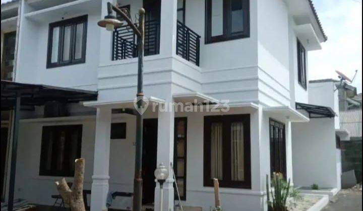 Rumah Townhouse Hoek deket PIM 2