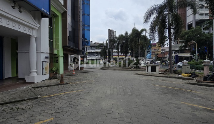 Pondok Indah Rare Shop House, New Lift, 4.5 Floors Pondok Indah Rare Shop House, New Lift, 4.5 Floors