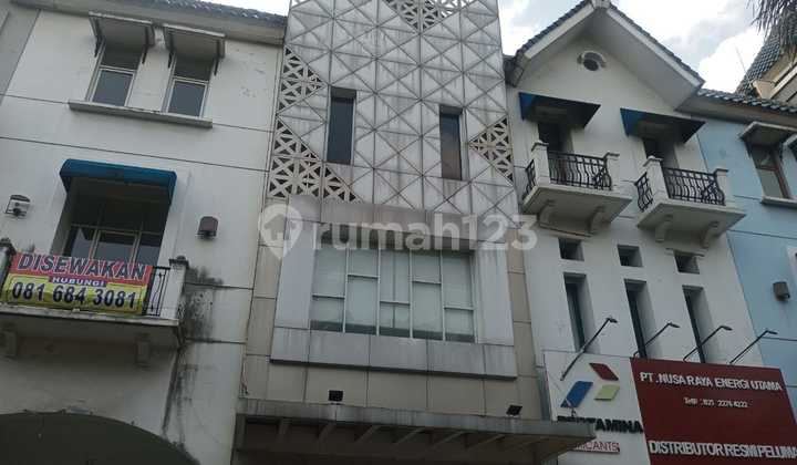Ruko Pondok Indah (Slightly Negotiable Price) Ready to Use, Spacious and Comfortable Parking