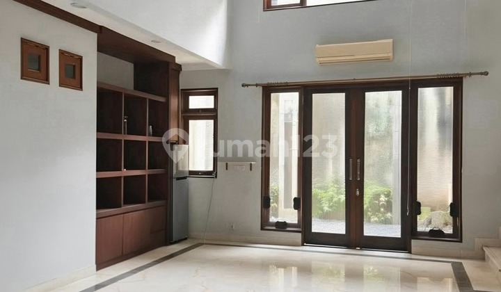 Rumah Cantik Klasik Siap Huni ~ Nyaman ~ Harga Menarik ~ di Pondok Indah.