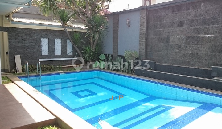 Well-Maintained 1-Story House in a Quiet Pondok Indah Area, Wide Road, Always Rented Out 2