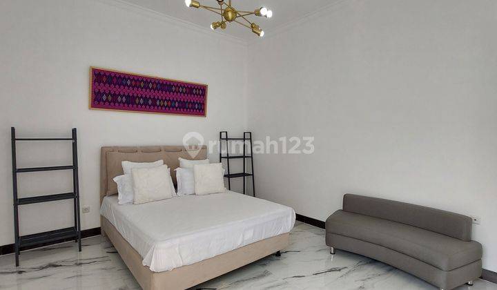 Rumah Cantik Keren di Pondok Indah