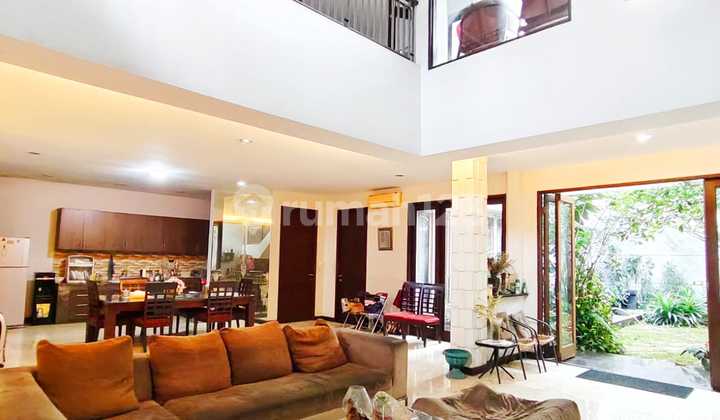 Strong Minimalist House with Space for a Swimming Pool ~ Comfortable Area in a Beautiful Cottage