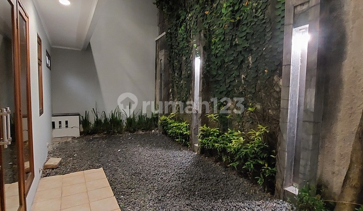 RUMAH CANTIK KLASIK MEDITERANIA DI PONDOK INDAH
