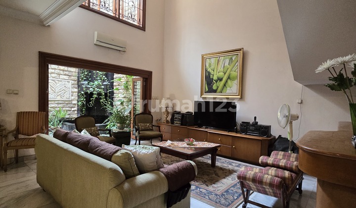 RUMAH 2 LANTAI LINGKUNGAN TENANG ~ JALAN LEBAR DI PONDOK INDAH