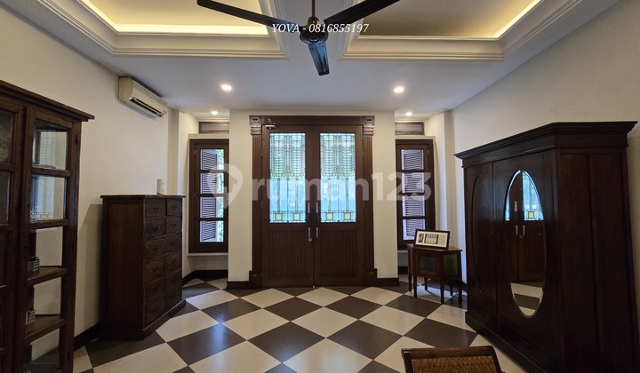 For Sale : Modern Colonial House For Large Family In Menteng Prime