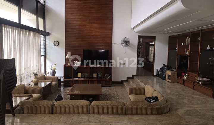 Rumah Tua Hitung Tanah Lt.861m ~ Dalam Komplek Tenang di Pondok Indah 2