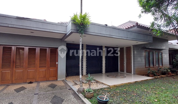 Dijual Rumah Area Tenang ~ Cocok Dibangun 2 Rumah ~ Jalan Lebar 3 Mobil