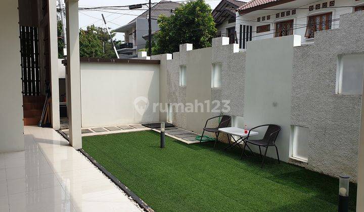 Rumah Cantik Minimalis Modern 3 Lantai Dijual Cepat di Pondok Indah.  2