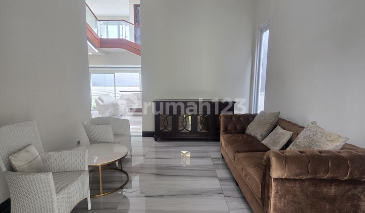 Brand New House Jalan Lebar, Tembok Tidak Nempel Rumah Tetangga di Pondok Indah 2