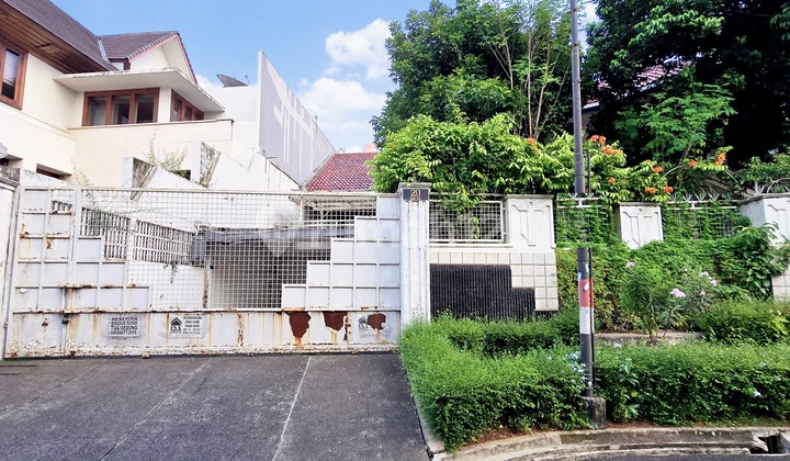 Rumah Hitung Tanah Area Tenang di Pondok Indah