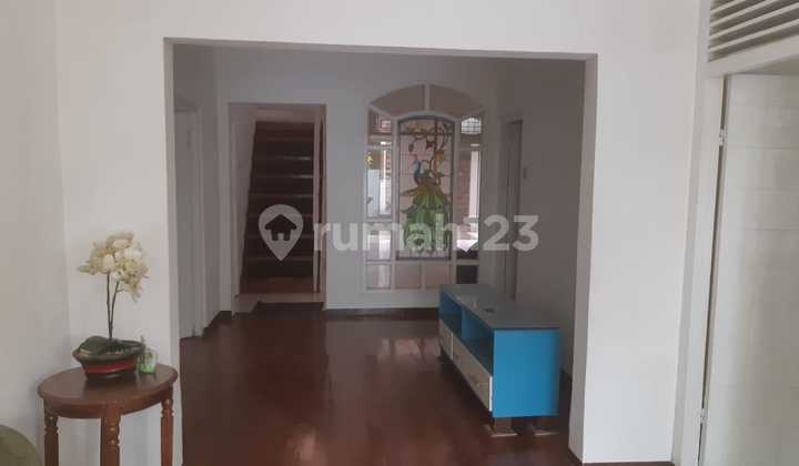 Rumah Tua Langka ~ Jalan Lebar ~ Lingkungan Tenang di Kebayoran Baru