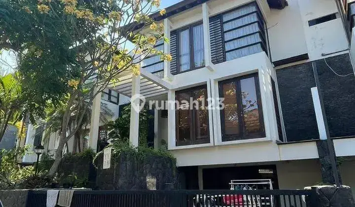 Rumah Graha Family 3lantai 3man Full Furnish. Sebelah Pakuwon 1