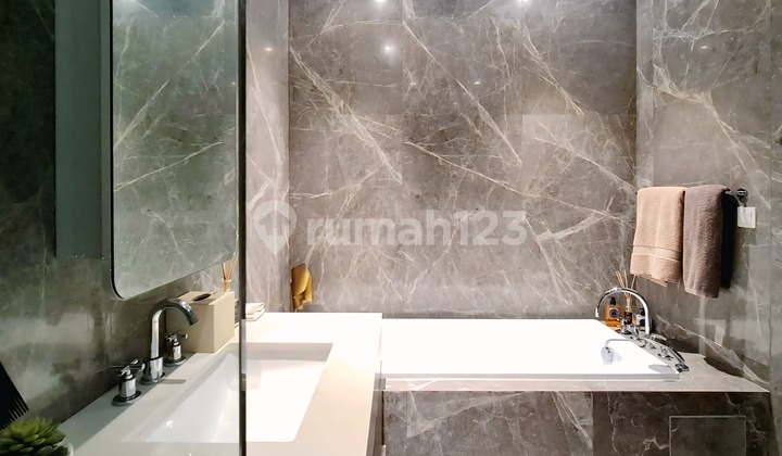 Fast Sale Apartment Verde Two Jakarta 3 Bedroom 2