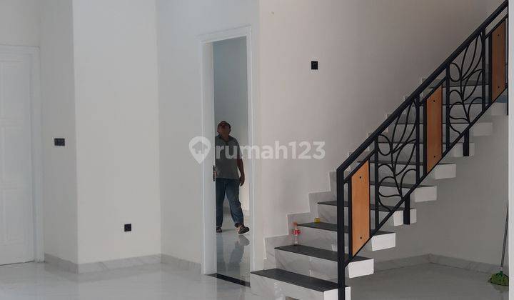 Rumah Lux di Pondok Kelapa Jakarta Timur