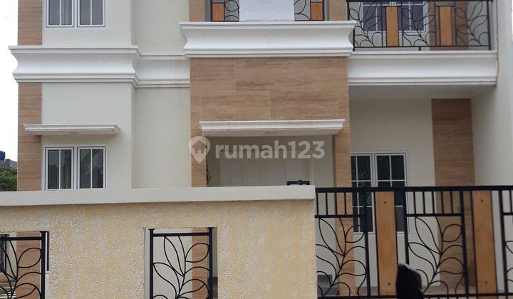 Rumah Lux di Pondok Kelapa Jakarta Timur