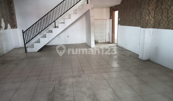 Ruko Spacious Suitable for Restaurant or Cafe in a Busy Area of Kopo Permai Raya 2