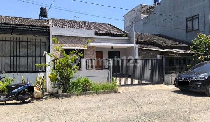 Rumah Lokasi Bagus Dekat ke Jalan Raya di Taman Kopo Indah 2 Rumah Lokasi Bagus Dekat ke Jalan Raya di Taman Kopo Indah 2