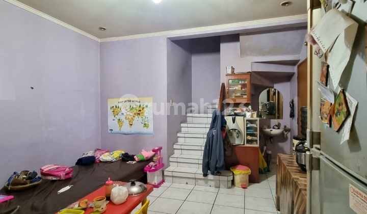 Rumah Luas Lokasi Strategis di Taman Kopo Indah 2