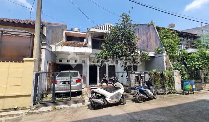 Well-Maintained House with AC Bonus in Taman Kopo Indah 1