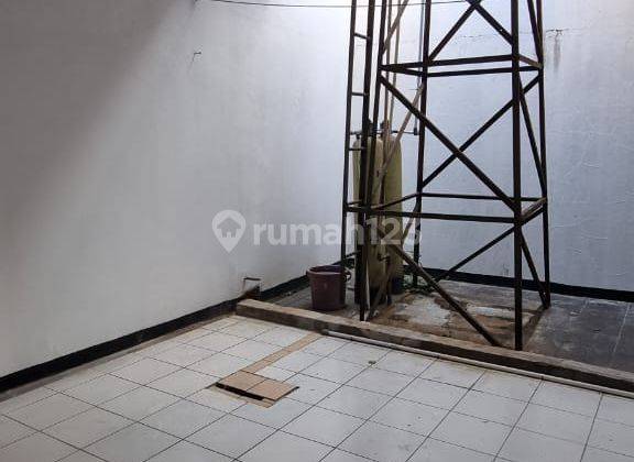 Rumah Nyaman Siap Huni Dalam Komplek di Taman Holis Indah 1 2