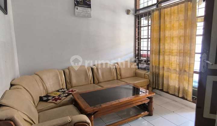 Rumah Terawat Lokasi Dekat Pusat Perbelanjaan di Taman Kopo Indah 2 Rumah Terawat Lokasi Dekat Pusat Perbelanjaan di Taman Kopo Indah 2