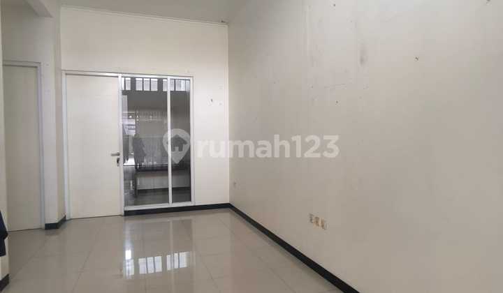 Rumah Berada di Komplek yang Nyaman dan Aman di Taman Kopo Indah 5 2