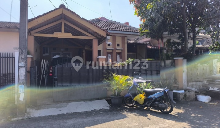 Rumah Strategis Cocok untuk Keluarga di Taman Rahayu 3