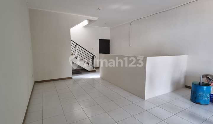 Ready-to-Use Shop House Suitable for Business or Office in Taman Kopo Katapang 2