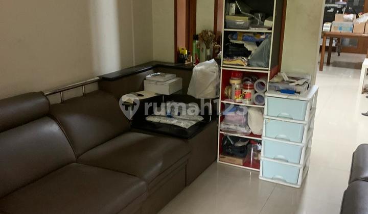 Rumah Berada di Komplek Mewah di Batununggal Indah
