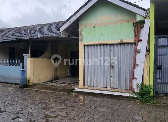 Rumah Siap Huni Lokasi Strategis, Harga Menarik di Griya Sayati Indah, Manglid